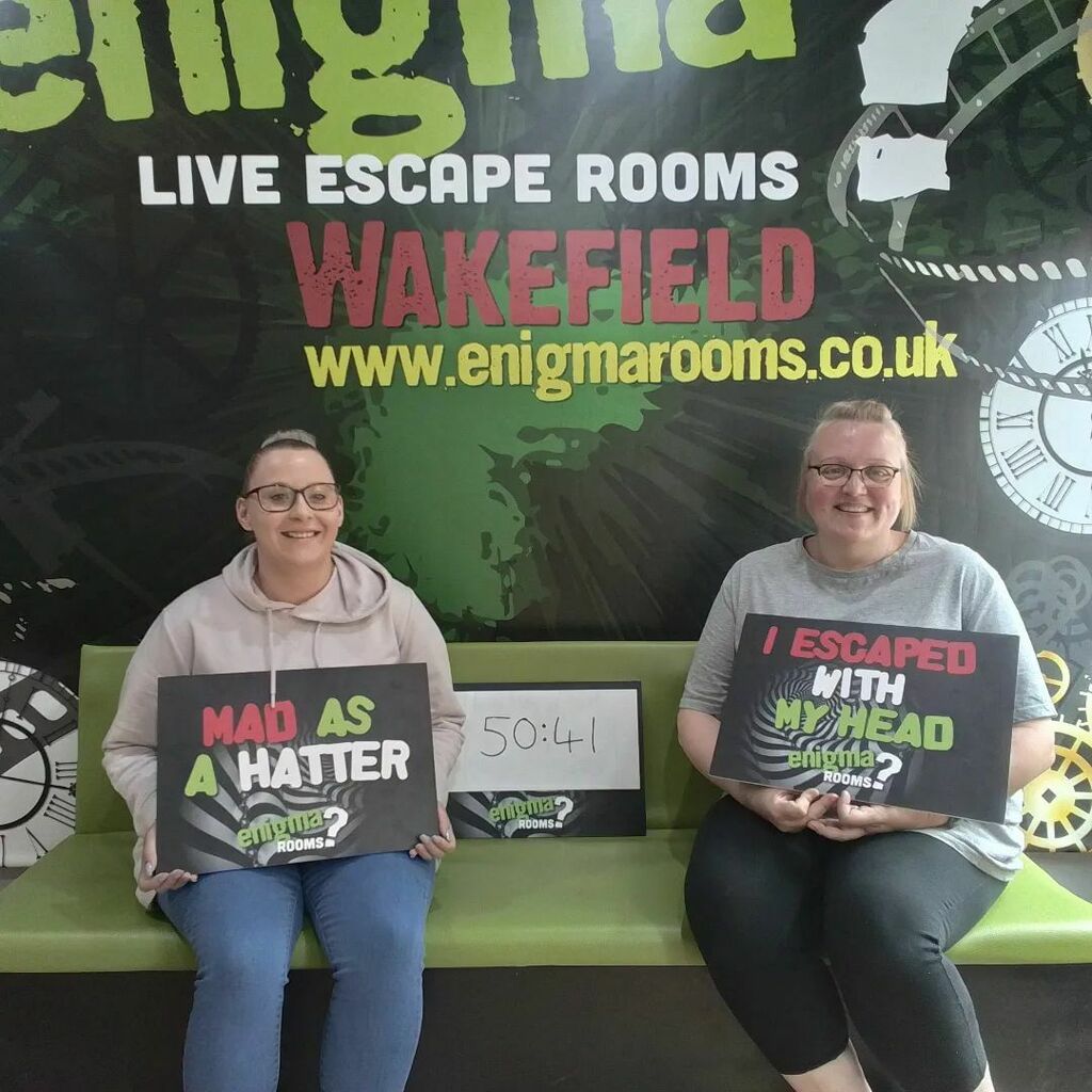 enigmaroomswake's tweet photo. These returning players took on the Red Queen and Escaped from Wonderland 🍄🐛🐇 in a very respectable time.  They decided to have another go at Murder Motel while they were here too. 🔪 Quick thinking and good memories meant they took a very direct path to escaping from Ser… https://t.co/WhN5dg9vDx