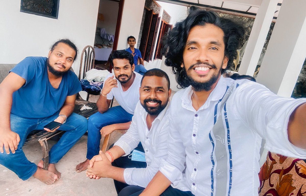 ChaMathKalHara6's tweet photo. Hi Friend 😂

#Srilanka #fridaymorning #Happy https://t.co/RrFzxZzsdd