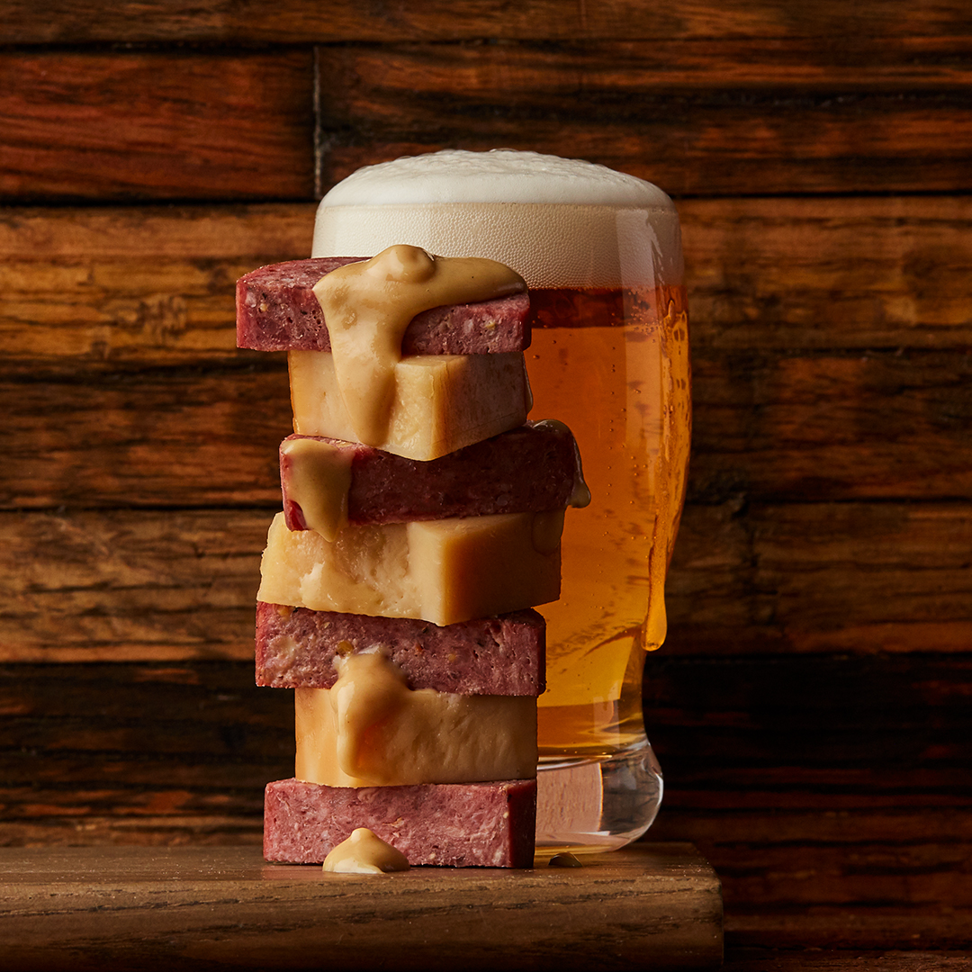 Take dad’s favorite beer to a delicious new level by pairing with meat and cheese bites. We’ll show you how to create the perfect matches on our blog: hf.gift/3m5JzTr