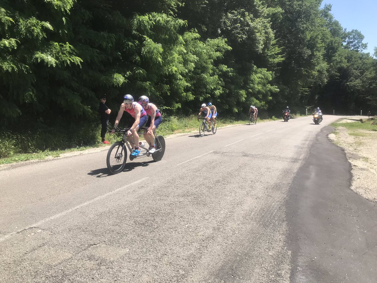 @Dave and <a href="/LukePollard91/">Luke Pollard</a>  leading the mens PTVI race by 30s from Rigadeau, <a href="/drwrjones/">Rhys Jones</a> and <a href="/_Rhys_James_/">rhys</a> having a strong race as well with this group in the picture being 4th, 5th and 6th