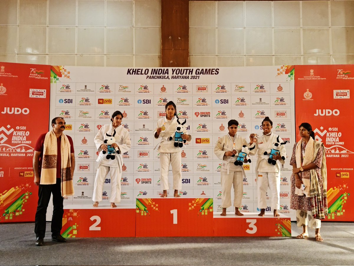 YAS_Manipur's tweet photo. Our judokas K. Bishal Singh (-66 Kg), H. Matouleibi Devi (-52 Kg) and Linthoi Chanabam (-57 Kg) added 3 more Gold medals to Manipur's medal tally today at the @kheloindia Youth Games, #Haryana #panchkula

@NBirenSingh @KonthoujamG 

#KheloIndia #judo #judokas  #gold #youth https://t.co/XN0VV0k31E