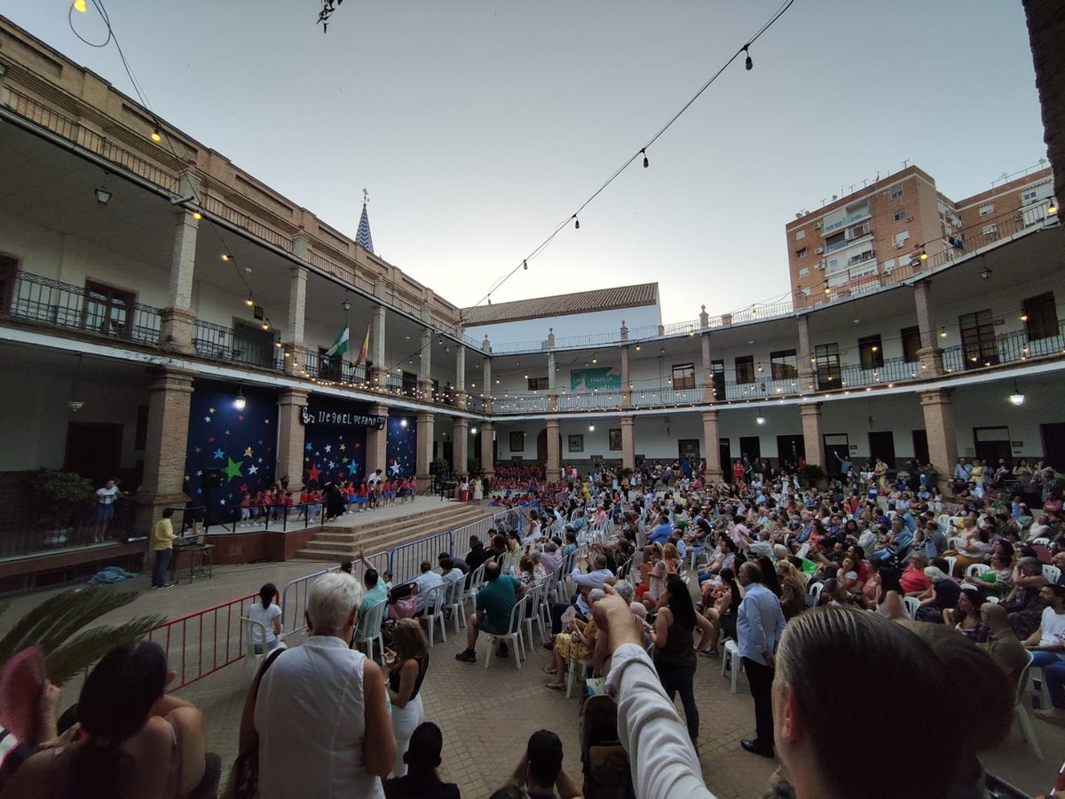 salesianotriana's tweet photo. Anoche nuestros alumnos de Infantil celebraron su gala de final de curso y no podían derrochar más alegría y buen ritmo. Sin duda una gran fiesta para toda la familia. 
#salesianos #salesianostriana #educacioninfantil https://t.co/kiHqTDBMpZ