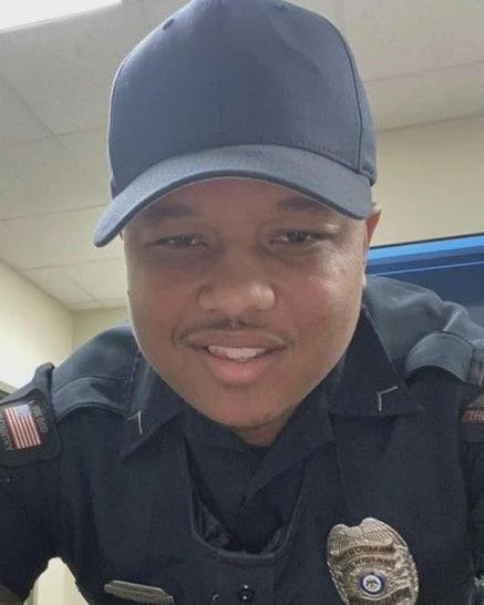 bigricanman's tweet image. Rest In Peace Meridian PD PO Kennis Croom who was shot &amp;amp; killed on 6/9/22 while responding to a domestic violence call. He &amp;amp; the DV victim were both found dead by back-up officers. He was a 9 year veteran. Please retweet to honor him 💙🖤😞#BlueLivesMatter #BackTheBlue #Enough