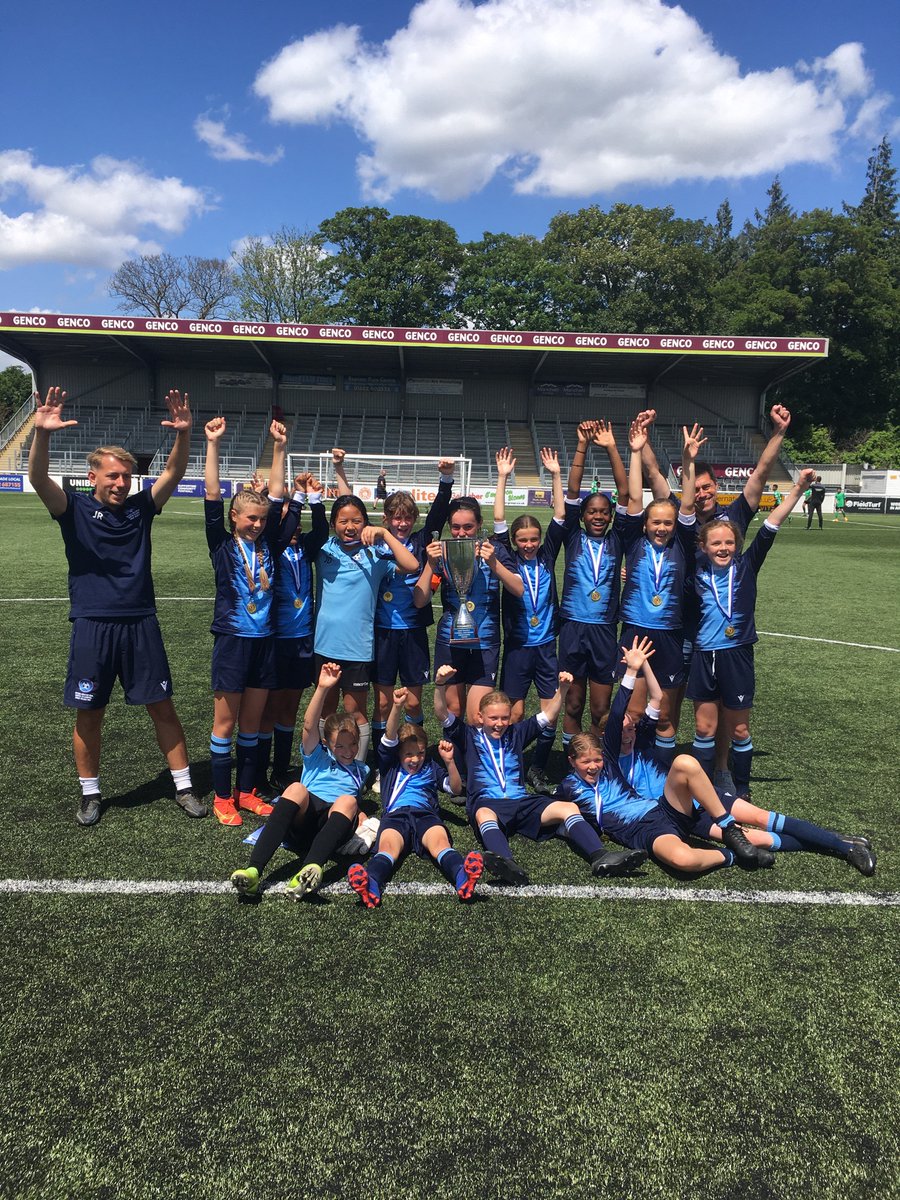 kentschools_fa's tweet image. Congratulations to @odpsfa U11 Girls on their win in today’s final - SE Regional Champions as well as @SchoolsFootball National Champions!