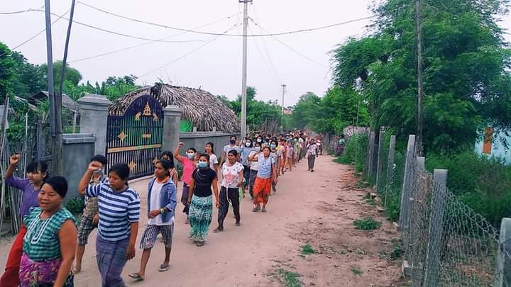 Shwe Yae Kyi Strike protesters in Yinmarbin township continued to demonstrate against the murderous SAC on the evening of June 11.

#WarCrimesOfJunta
#2022June11Coup
#WhatsHappeninglnMyanmar