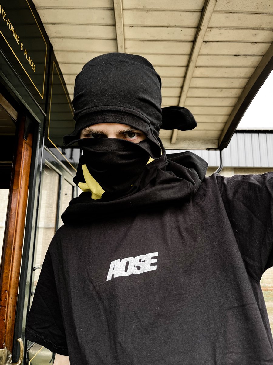 aosedesign's tweet image. Mon premier drop de textile est désormais disponible ! J'espère qu'il vous plaira🙌

C'est la consécration de nombreuses heures de travail et d'apprentissage de la sérigraphie 

Attention, les quantités sont limités⚠️

🔗aose.fr