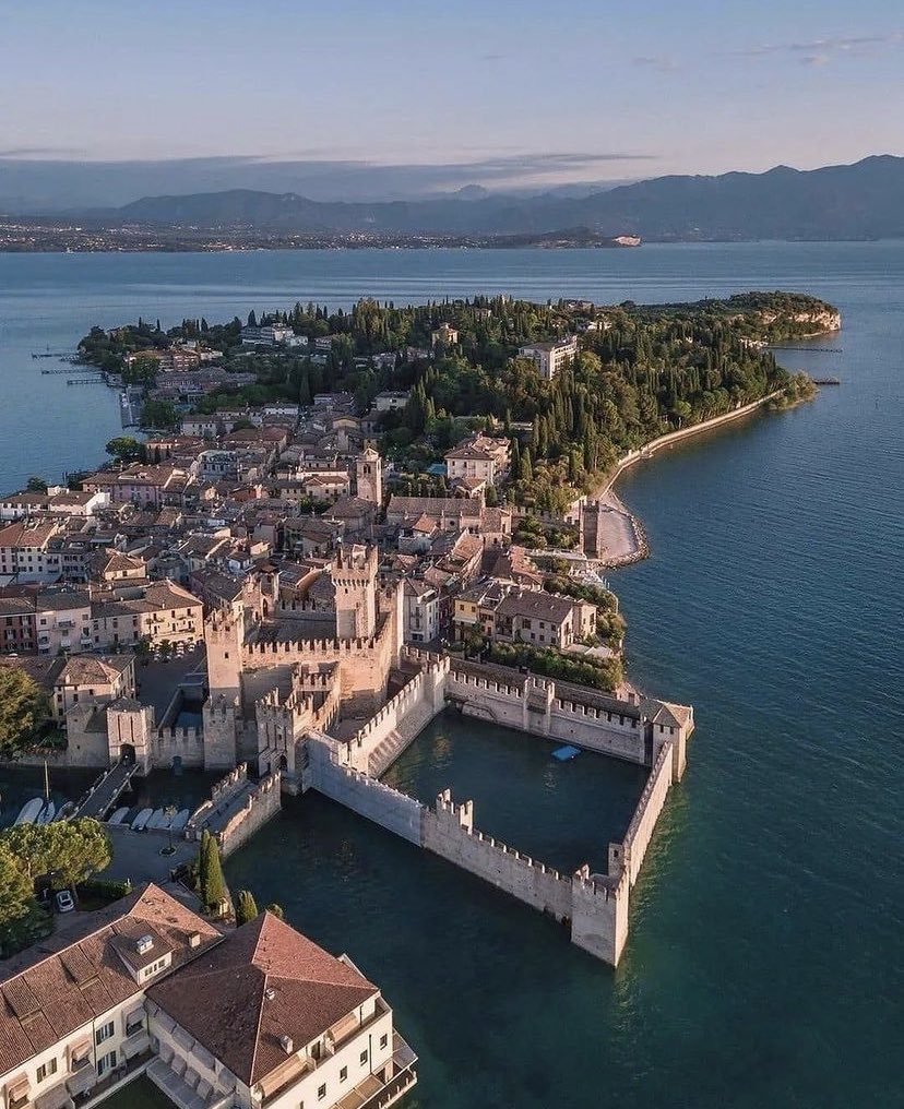W0rld2026's tweet photo. Lake Garda, Italy https://t.co/TuozkB3XAt
