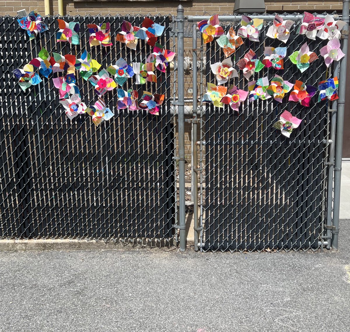 StadleyRough's tweet image. What a day! 🏖 📚 #STRSecondGrade celebrated beach day with crafts, play, and togetherness! #STRfun