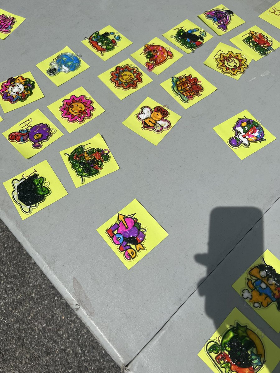 StadleyRough's tweet image. What a day! 🏖 📚 #STRSecondGrade celebrated beach day with crafts, play, and togetherness! #STRfun