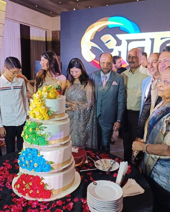 A customized beautiful cake from #DalesEdenCakeShop has witnessed the launch of Atrangii TV. We wish them all the best for their new journey of success and fame.

#atrangiitv #launchparty #tvchannellaunch #celebration #cake #customizeyourcake #foodie #cakeforcelebrations