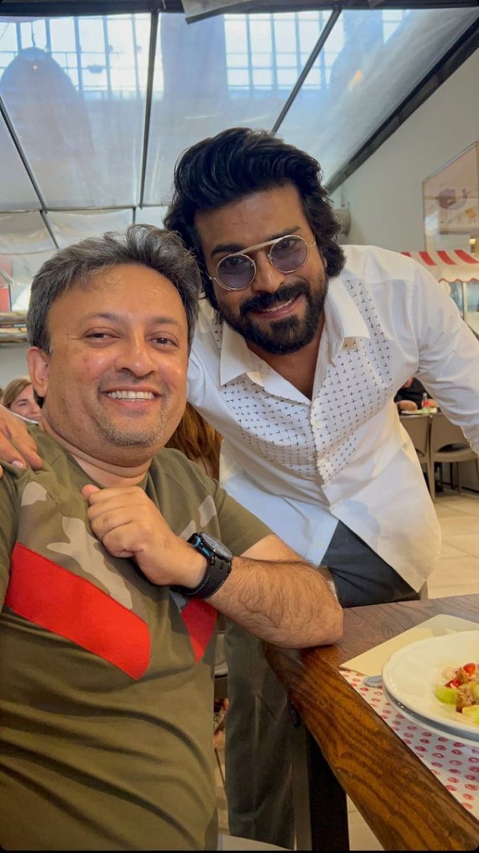 sudha_sunar's tweet photo. OMG his smile really gonna kill my heart ❤️❤️ recent pic of @AlwaysRamCharan #RamCharan #ManOfMassesRamCharan #vaccationmood #RC15 ❤️❤️ #RamCharanUpasana #ramchandraseries https://t.co/BDTiPbOGKE