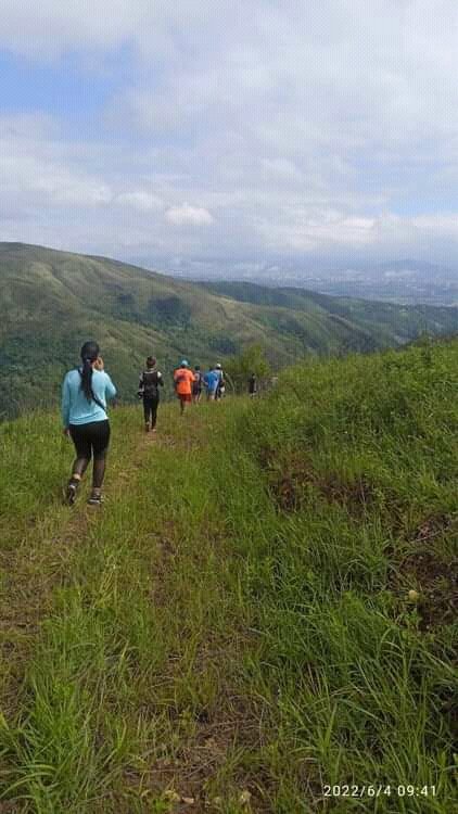 <a href="/AdolfoP_Oficial/">Adolfo Pereira Gobernador</a> Gobernador estamos trabajando en las montañas de la Vainilla en el Asentamiento Campesino la Mata parte alta, Cabudare, conservando desde el 2005 estas montañas. Requerimos apoyo para reciclar mucha basura que aún queda. Somos la Fundación Deportiva y Cultural de Palavecino.