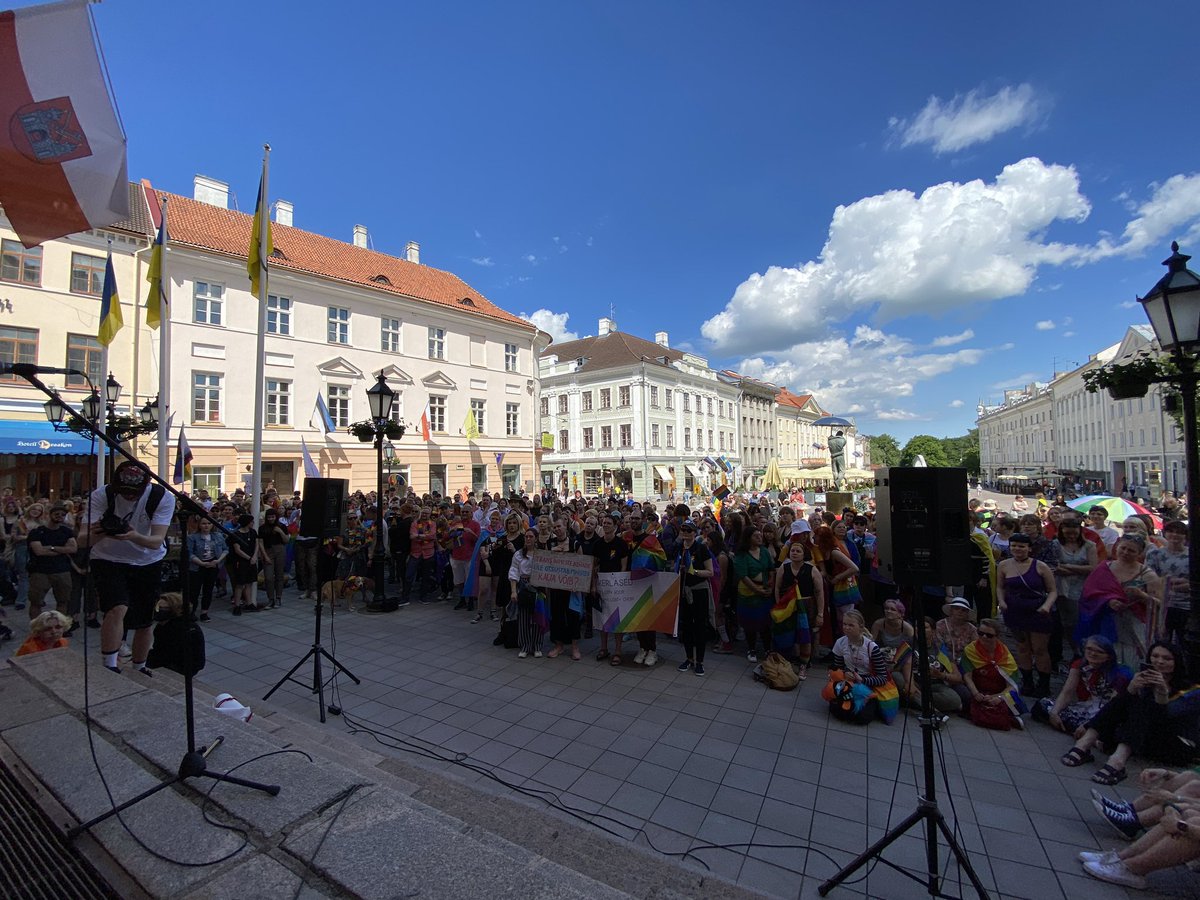Täna marssis meiega Tartu Pride’il ca 1000 inimest! Pisar silmas tänan kõiki, kes tulid. Ükskord me võidame niikuinii! 🏳️‍🌈🏳️‍⚧️
