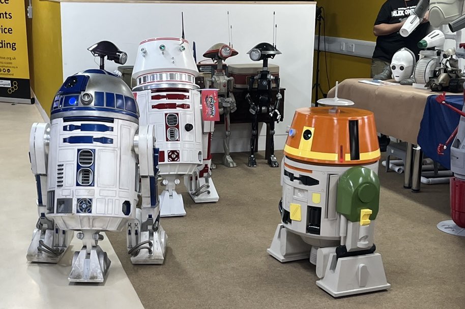 FrequencyCast's tweet photo. At a 3D printing show in Essex today. Bumped into R2D2, which prompted us to dig out an old pic of our Kelly meeting the iconic droid a long time ago in a galaxy far far away… https://t.co/JIhY29UvRG