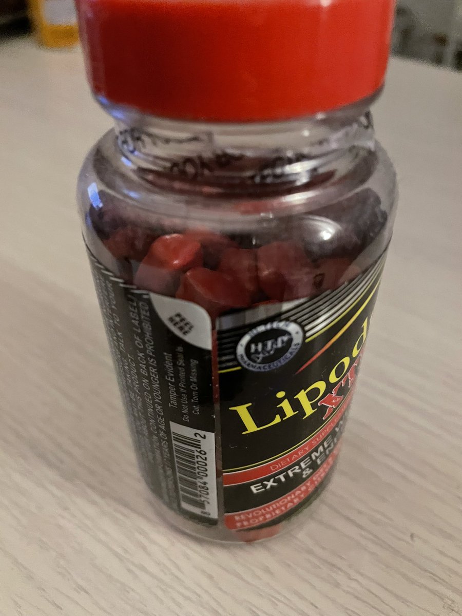 30yearscarat's tweet photo. リポドリン赤欲しい方リプかDMください。
残量9割程　送料込み2500円
LINE Pay使えるとありがたいです。
#リポドリン　#ダイエット　#リポドリン赤 https://t.co/i7EVKCI69Q
