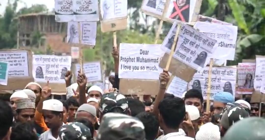 rashidahmedinc's tweet photo. Today Protest against Nupur Sharma. At Sonai Road Dhanehari point.
Organised by @sisks_cachar 
#ArrestNupurSharma 
@shujaatQuadri 
@msoofindia 
@AssamMso 
@Babar_office 
@Nasimkh87943960 
@FaisalBarbhuiya 
@MahmodHussain17 
@MojbulHoque https://t.co/0f0YuBn2RM