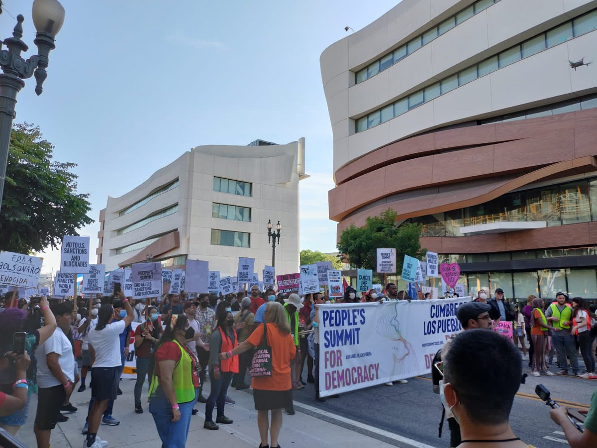 La #CumbreDeLosPueblos, junto a la declaración de varios mandatarios en la llamada #CumbredelasAmericas, demostró que existe una América cada vez más #IrreverenteAlImperio.
#IzquierdaUnida