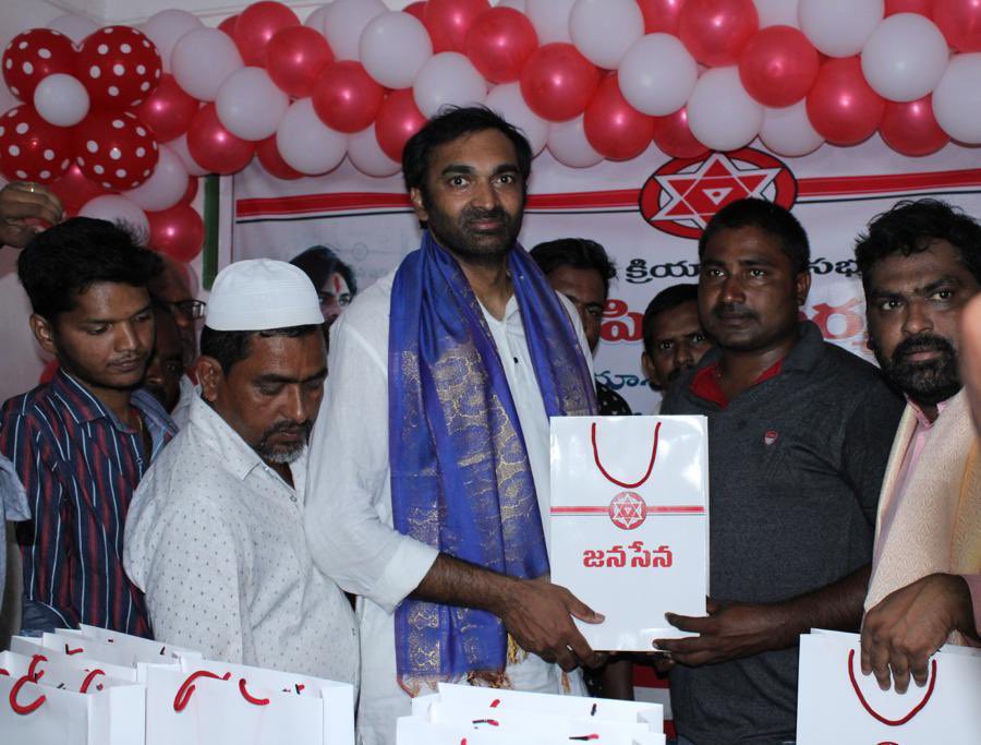 ManukranthReddy's tweet image. జనసేన క్రియాశీలక సభ్యత్వం కిట్ల పంపిణీ కార్యక్రమం. 

Gudur constituency Memberships kits distribution along with District Vice President Shri Theegala Chandar Shekar garu. (1/2)

@JanaSenaParty @mnadendla @PawanKalyan