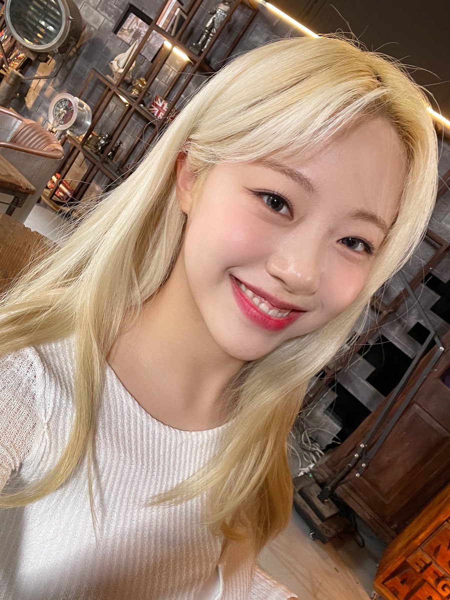 cignature_J9's tweet photo. 다음 주 라떼9에 채솔언니랑 지원이가 나온다던데~ (웅성웅성)🗣🗣🗣🗣

#시그니처 #cignature #지원 #Jeewon https://t.co/hc0flX3zGn