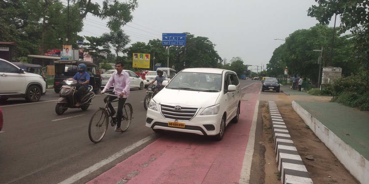 piyushrout's tweet image. Isn't it suppose to be cycle lane? Or how much bigger road Car needs, that city like #Bhubaneswar must think because it's matter of School Kids safety, wake up parent's, u have a reason to awake. #School #cycling
#Children #parents
