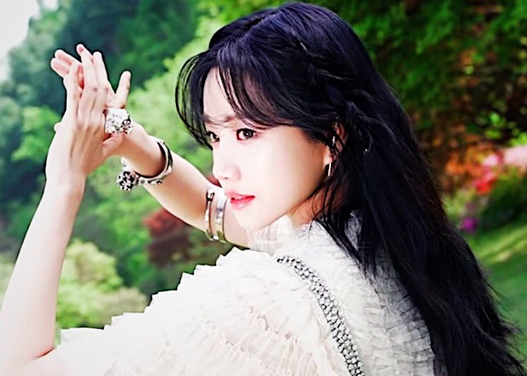 💐🌺🌷

#YURI #조유리
#JOYURI_LoveShhh