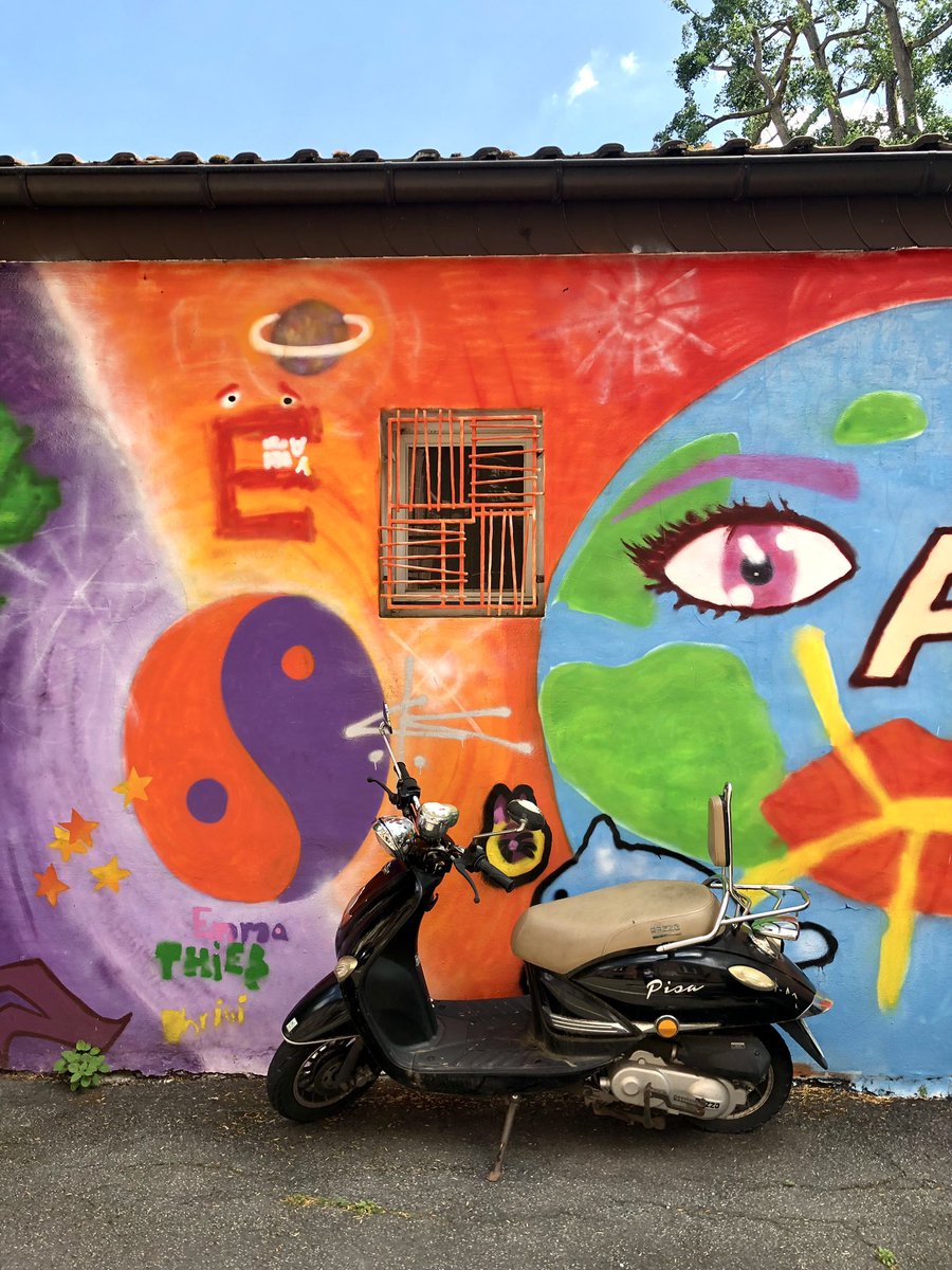 sabine_en_route's tweet photo. Hello weekend
#weekfun #weekend #StreetArt #streetart #streetphotography https://t.co/fYBhg6B8at