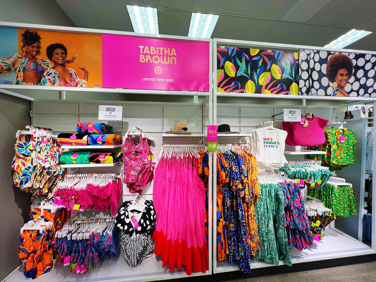 AbeFromTarget's tweet photo. Dress how you want to feel! 💃🏽

The new #TabithaBrown collection is here and it’s so cute and vibrant! Had such a fun time setting it up too! 🤩🌴☀️

#Target #T1895 #workwhereyoulove #cute #TabithaBrownxTarget #VM https://t.co/vm5OgHQLx0