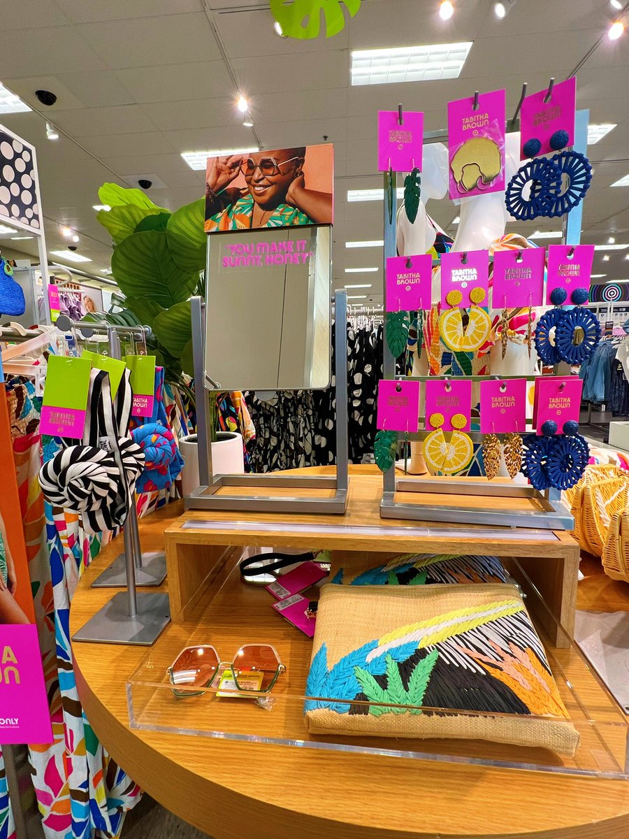 AbeFromTarget's tweet photo. Dress how you want to feel! 💃🏽

The new #TabithaBrown collection is here and it’s so cute and vibrant! Had such a fun time setting it up too! 🤩🌴☀️

#Target #T1895 #workwhereyoulove #cute #TabithaBrownxTarget #VM https://t.co/vm5OgHQLx0
