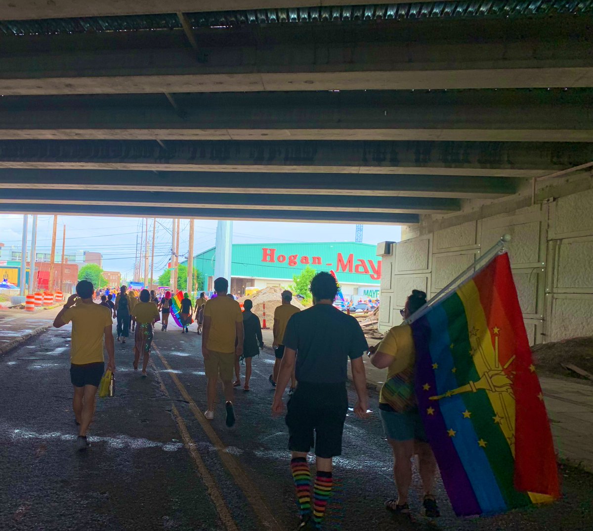 AndreaHunley_IN's tweet photo. 🌧 Rain or shine #TeamHunley is here for for @indypride ☀️ #SD46 #BoldVoice 🏳️‍🌈🌈 🏳️‍⚧️ https://t.co/ayDCCgvdsx