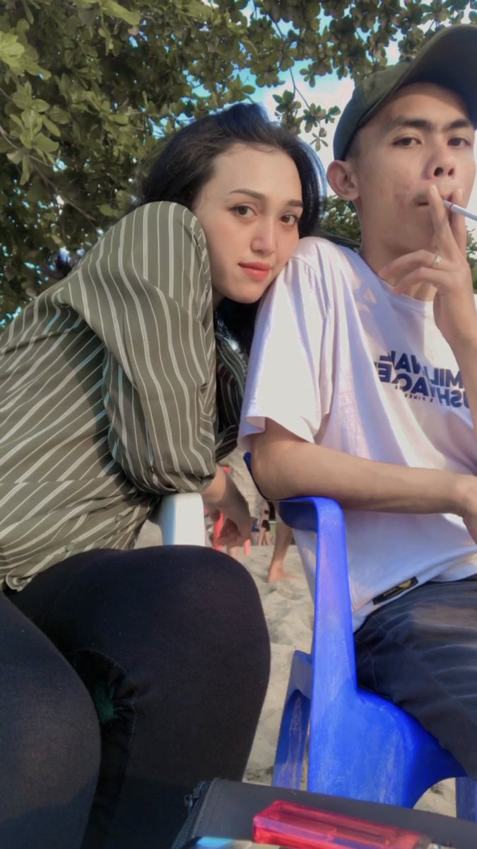 mbakfebbbbb's tweet photo. Dijaki dolan rono rene tapi nek kon foto uangil pol jan 🤦‍♀️ https://t.co/bw23P4vUf3