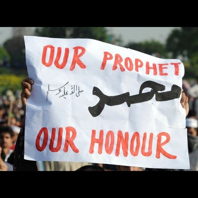 iamsameera9's tweet photo. Dear Muslims Boycott India, boycott indian products our prophet Muhammad (S.A.W.W) is Our Honour❤️I don't understand Why Muslims are not safe in India if Hindu are safe in Pakistan? Stop beating Muslims in India! #لبیک_ناموس_رسالت_مارچ  #MuslimsNotSafe_In_India https://t.co/S6yjk0ddGm