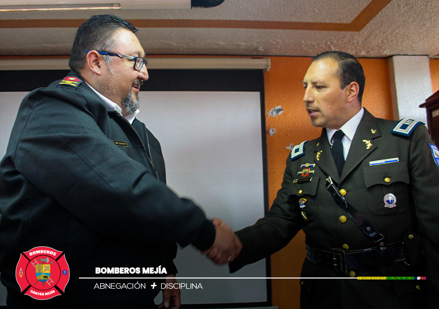BomberosMejia1's tweet photo. Juan Barros, Jefe (e) del Cuerpo de Bomberos del Cantón Mejía 🧑🏻🚒🔰 y el Cptn. Telmo Constante, delegado de Unidad de Equitación y Remonta 👮🏽♂️🐎 suscribieron un convenio marco de cooperación interinstitucional entre el CBM y la UER 🫱🏻🫲🏼
#SomosBomberos
#TrabajamosPorTi
#Remonta https://t.co/2ap6d4SvIo
