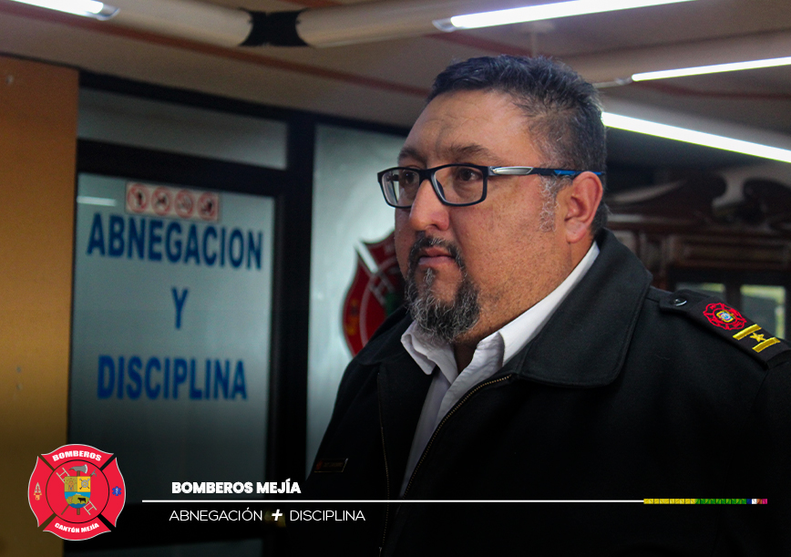 BomberosMejia1's tweet photo. Juan Barros, Jefe (e) del Cuerpo de Bomberos del Cantón Mejía 🧑🏻🚒🔰 y el Cptn. Telmo Constante, delegado de Unidad de Equitación y Remonta 👮🏽♂️🐎 suscribieron un convenio marco de cooperación interinstitucional entre el CBM y la UER 🫱🏻🫲🏼
#SomosBomberos
#TrabajamosPorTi
#Remonta https://t.co/2ap6d4SvIo