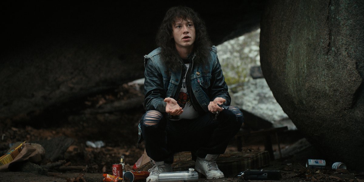 Stranger_Things's tweet photo. brb gonna go deliver a 6pk to eddie at skull rock https://t.co/32mJP6NS65