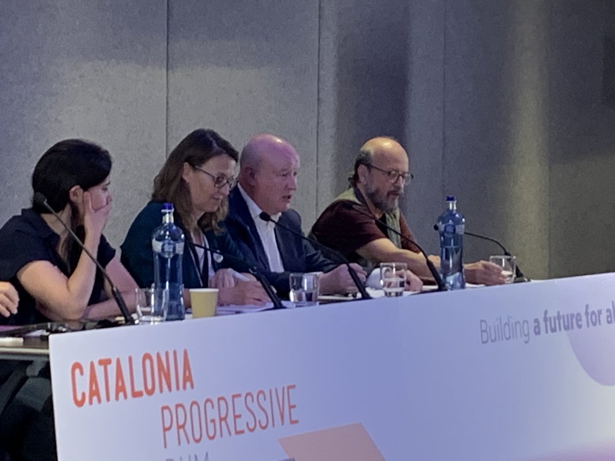 Esquerra_INT's tweet photo. 🗣 Louis Lemkow: "Having access to a good quality environment has a direct and positive impact on our health. That's why climate change is also related to inequalities."
#CatProgressiveForum https://t.co/9DJJaH2AFs