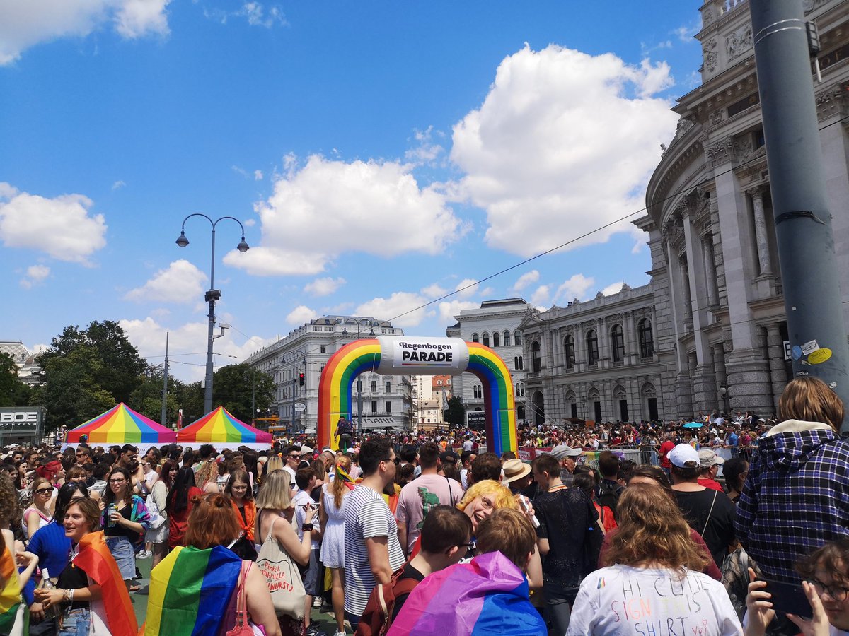 Be pride #Regenbogenparade #pridevienna