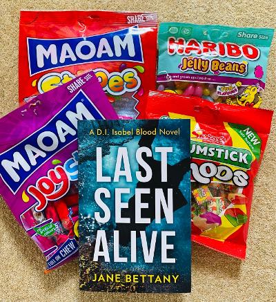 JaneBettany's tweet image. To celebrate the paperback release of #LastSeenAlive I’m giving away a signed copy and a supply of sweets (or &apos;tuffies&apos; as we call them in #Derbyshire).

To enter, follow me and RT. One winner will be selected at random on publication day 23 June. UK only

#competition 
#Giveaway