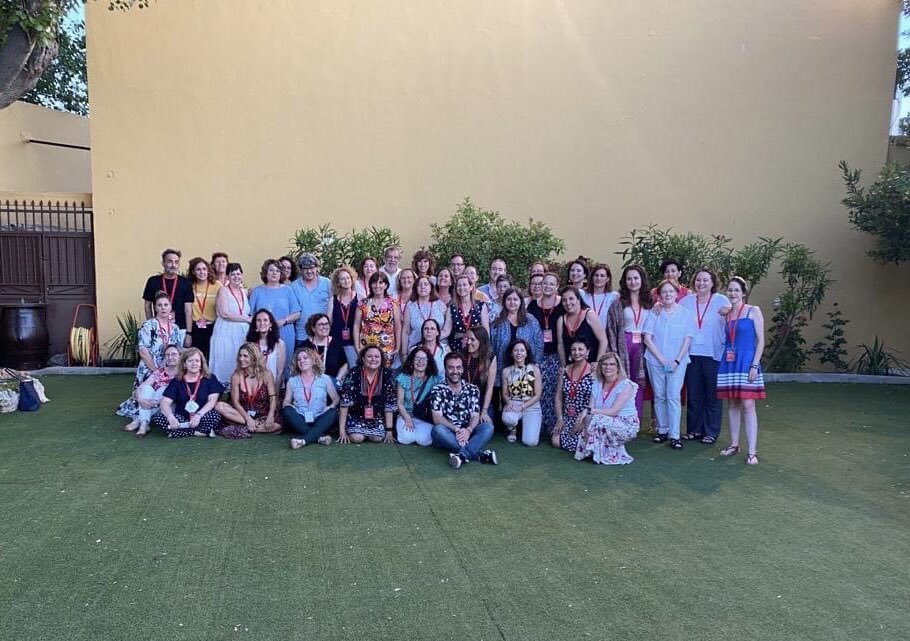 gemagarcicollar's tweet photo. Las aguerridas #bibliotecarias reunidas en el #22encuentroprovincial de #clubesdelectura #Toledo con #CarmenMola ayer en #PuebladeAlmoradiel https://t.co/kKht4Y0qWZ
