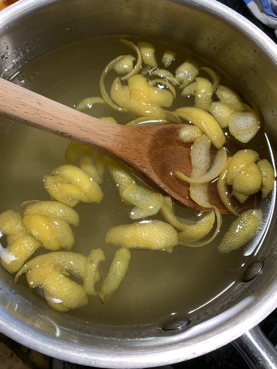 paulinedaniels's tweet photo. Second batch of #elderflowercordial ..!!
Picked a huge #tescobag full of Elderflowers. It was quite heavy.! Made 6litres of concentrated cordial for my sons wedding. Second press is for drinking now.!! It’s delicious and tastier than the first batch. Picked early evening.!! https://t.co/7xnxNO4zEU