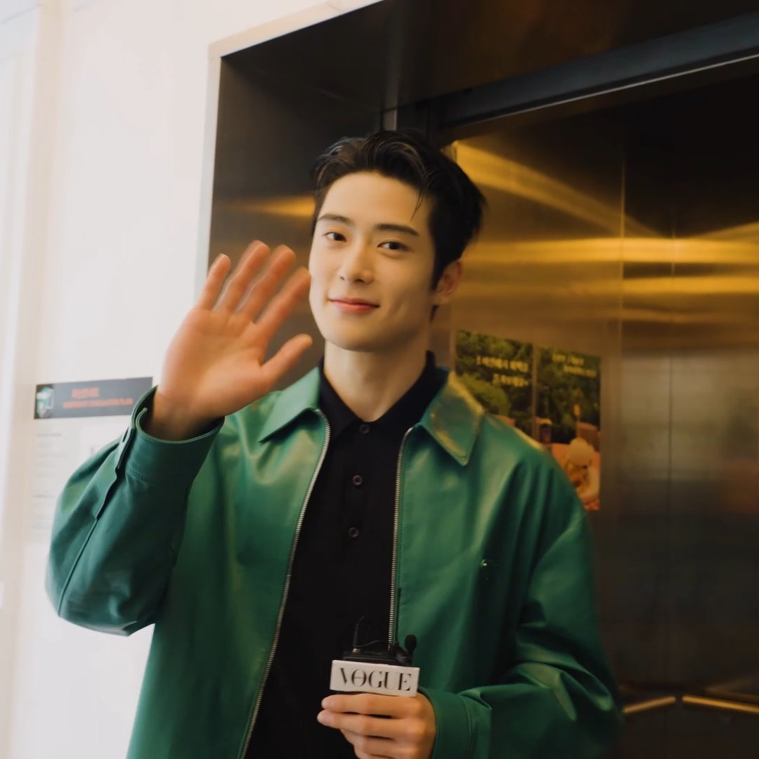 empathyoonoh's tweet photo. he looks so good https://t.co/hhDLqZcRS3