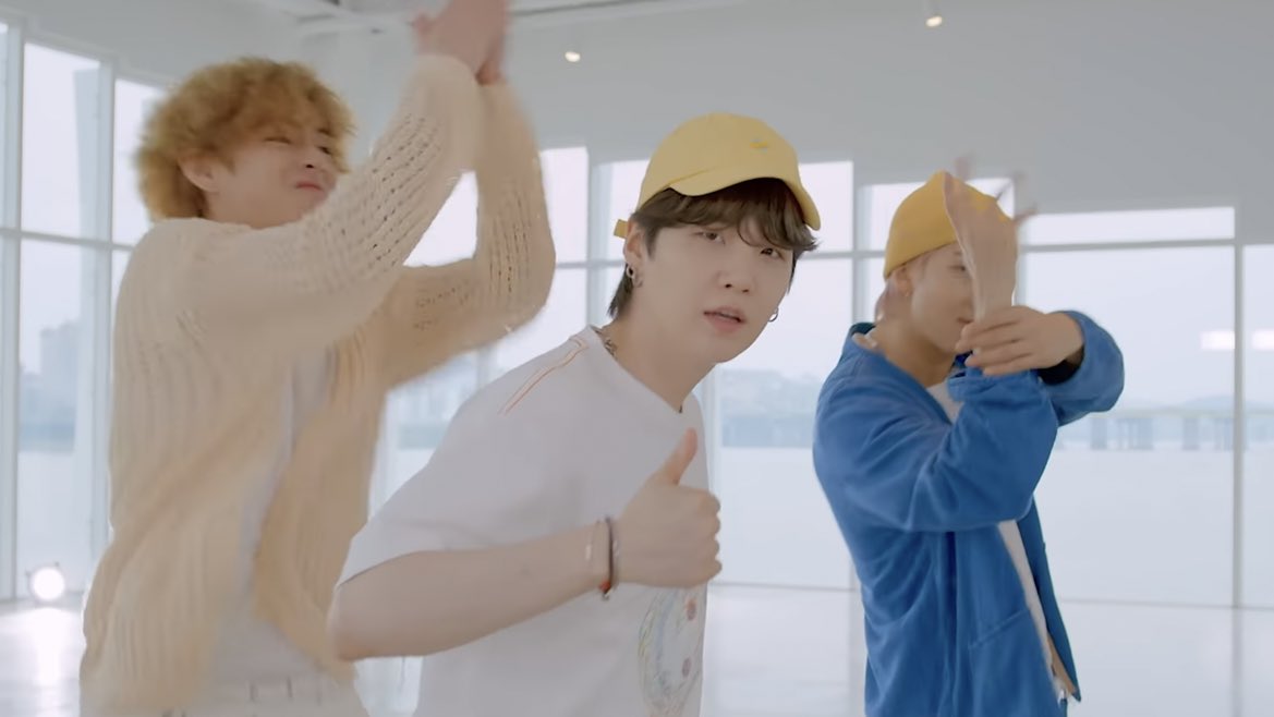 Jinbeom この短い動画の中で色々やってるテテもかわいい 笑 V Butter T Co Lmt42helkb Twitter