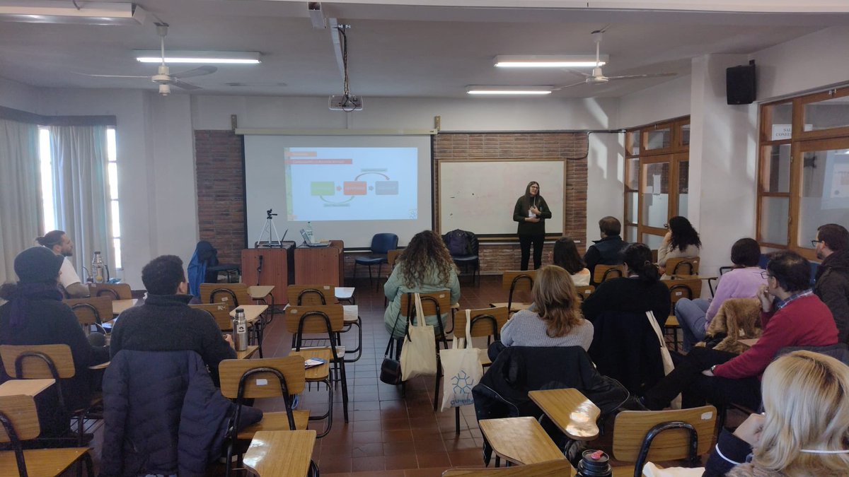 CUREM_SEMUR's tweet photo. Una mañana muy activa con interesantes conferencias y comunicaciones! https://t.co/SX5lkHyNrU