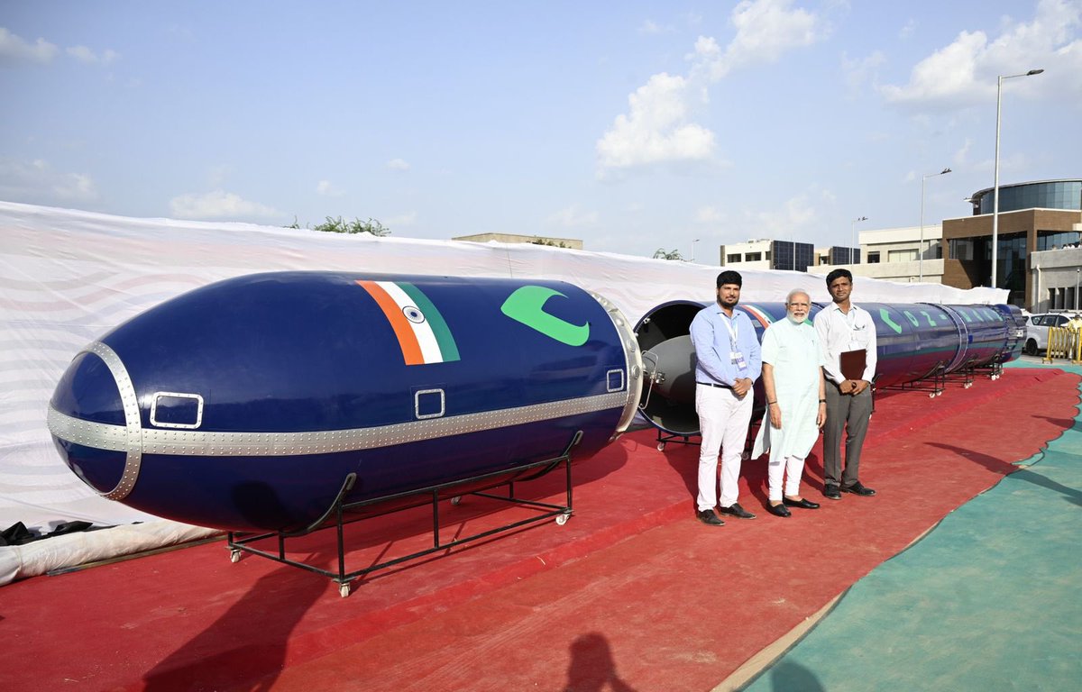 moin_spm's tweet image. माननीय प्रधान मंत्री @narendramodi जी हमें यह क्षण देने के लिए धन्यवाद। आपने वादा भी निबया फुल साइज रॉकेट को आकार देखने का और जब आप ने &quot;बाप रे कहा&quot; - मान में मेरे इतनी खुशी हुई की में शब्द में बयान कर नहीं पारूं “Aab hum bhi Space Jayenge” #Space #AatmaNirbhar @isro @INSPACeIND