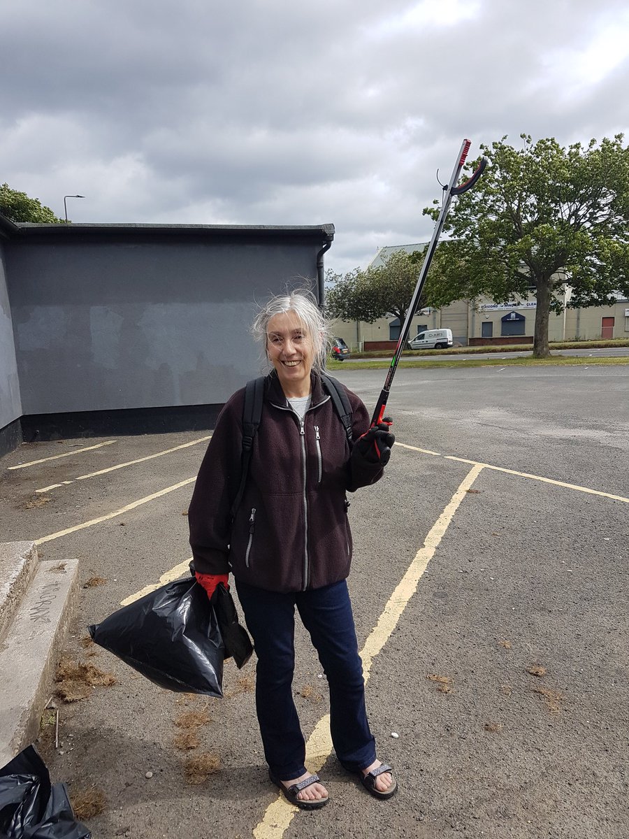 sightparkhouse's tweet photo. Great (and windy!) day clearing up the rubbish around #Sighthill Park 👍🌳🌱🍃

Our next litter pick will be on Saturday 25th June for 11am - come &amp; join us👍🚯💩🗑

Keep #SighthillPark Clean #Sighthill #Broomhouse #Parkhead https://t.co/lWTBOEZKnH