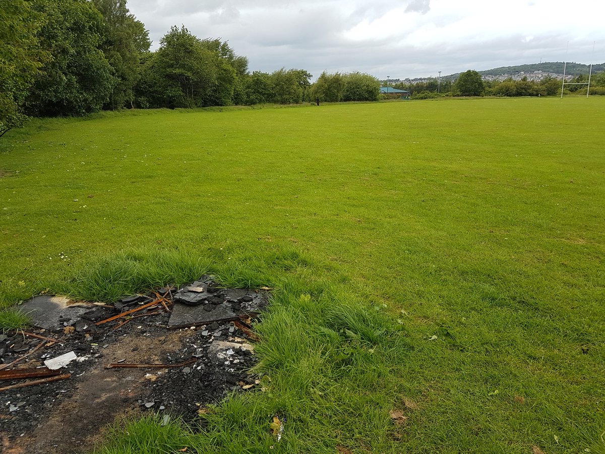 sightparkhouse's tweet photo. Hi @edinhelp, here are some more burnt debris, please could these be cleared up from #SighthillPark. We have done a close up &amp; long shot photos to help identify locations, thanks https://t.co/Du6l7nTpUQ
