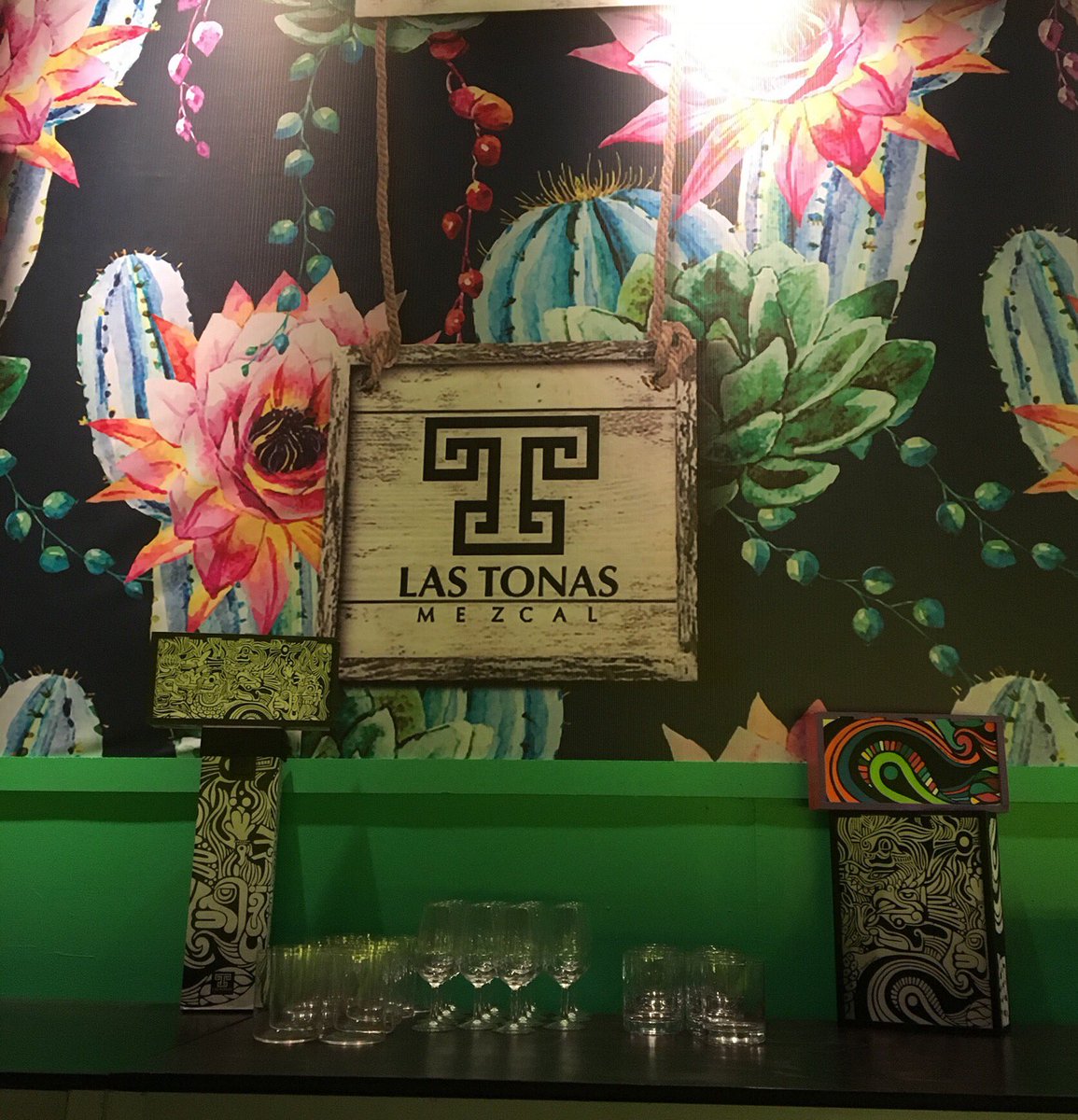 ¿Y si hacemos una cata? Pregunta por nuestras catas, maridajes y talleres de mixología con toda la línea de mezcales de <a href="/lastonasmezcal/">Las Tonas Mezcal</a> #mezcaartesanal #catas #mixologia #lastonasmezcal #conocetuton