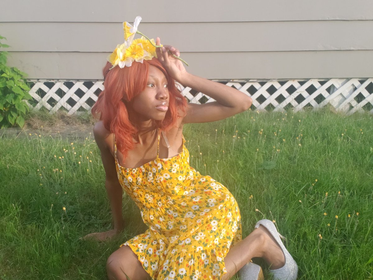 sakurarosegamer's tweet photo. Beautiful yellow flowers are sprouting ๐ต๐ต
#cosplay #sims2 #simscosplay #sims2cosplay #pleasantfamily https://t.co/i3ZkqVY1lF