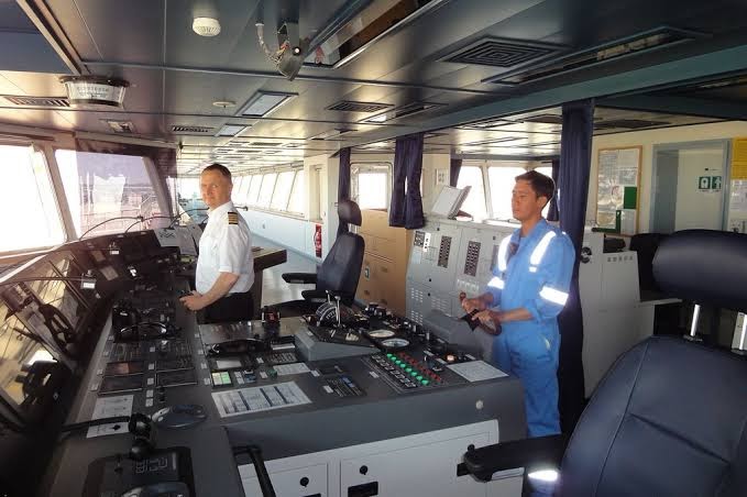 arnasomaa's tweet photo. Dialog - Proceeding to the Harbour | Duty Officer, Pilot and Shanghai VTS https://t.co/wQx9RwT3XN https://t.co/SCiadSC2ID