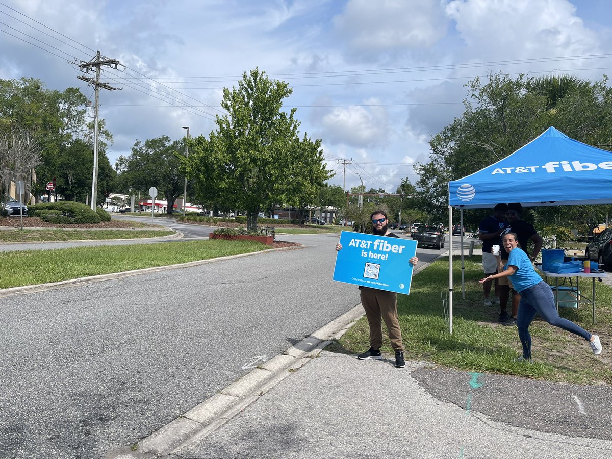 RilesAsh's tweet photo. #Fibertastic Saturday in a newly green neighborhood! @OfficialAmyIvey @MrsMccarthy_1 @ChrisDPerez_ @One_FLA @jemeFL https://t.co/Jjr5dEpnCt