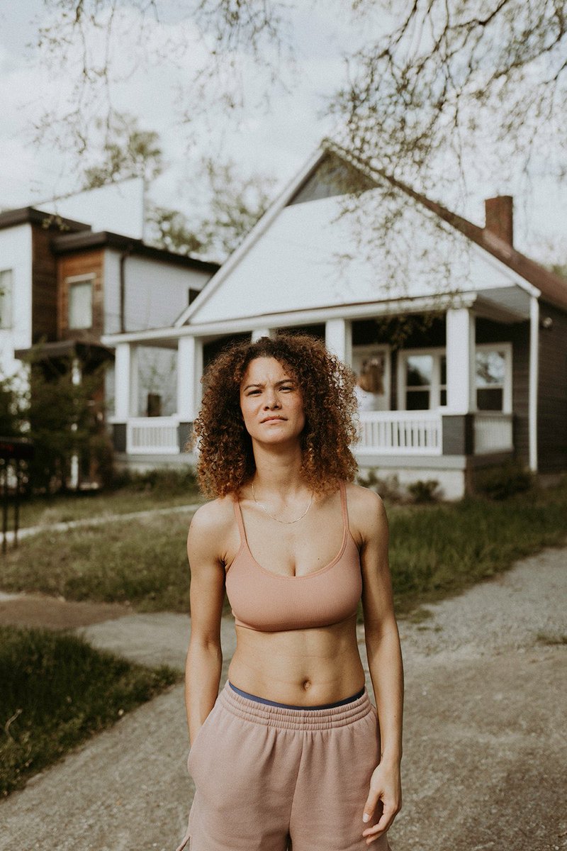 The mocha SeamlessLuxe Bra &amp; mocha Butter Sweats- Shorts on @amaragivelove 🤍